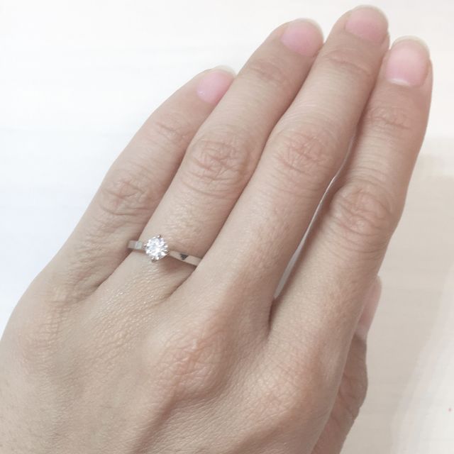 肌に馴染むシンプルなリング