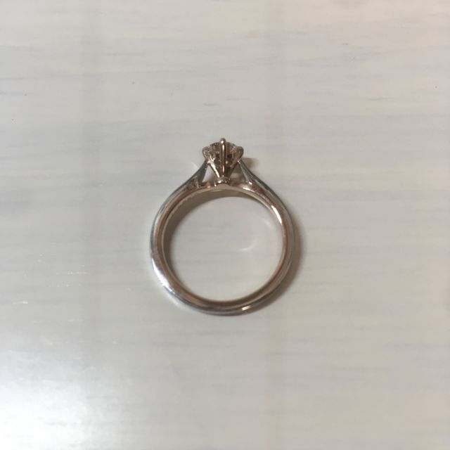 ピンクゴールドとプラチナが二重になっています