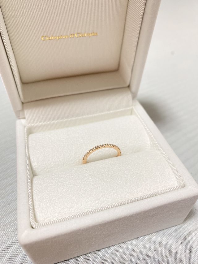 ハーフエタニティでピンクゴールドです。
1番細いタイプです。