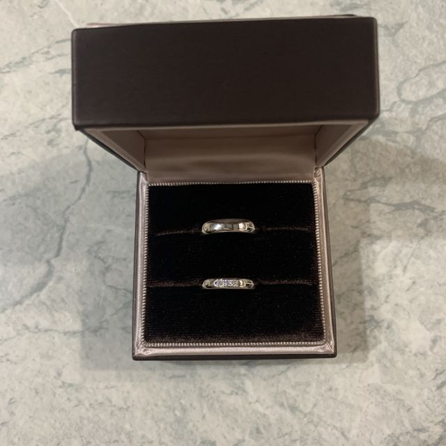 二人とも太めでインパクトかつ、シンプルです