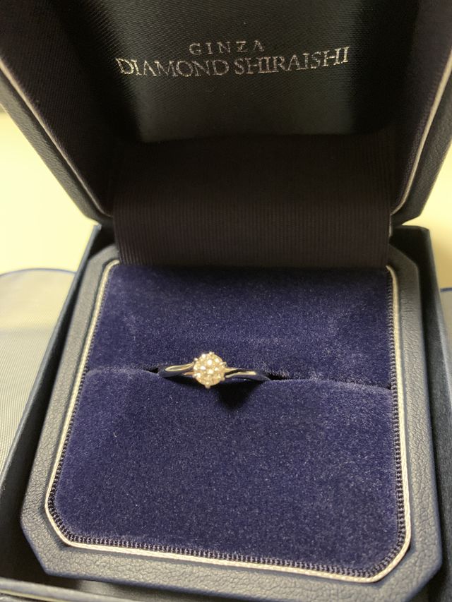 とても素敵な指輪です！ダイヤモンドにあうリングも選べました。