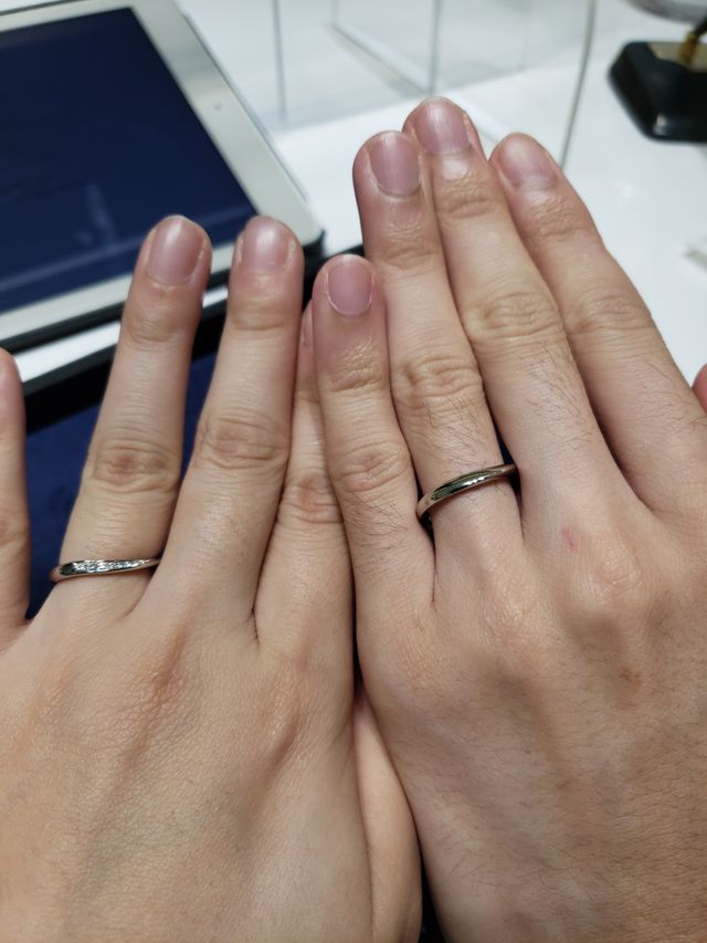 結婚指輪をペアで試着しました。