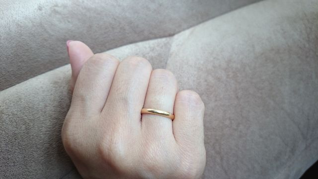指輪をはめて