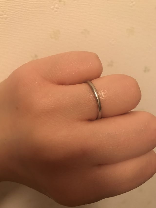 細めな物で石などは付けないタイプのものにしました。