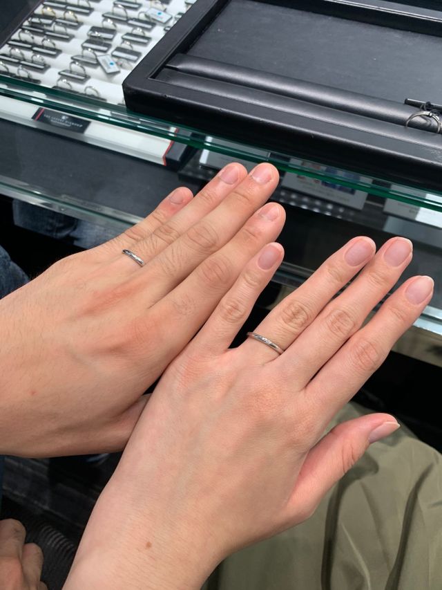 最終的に購入した指輪を着用したときの写真です。