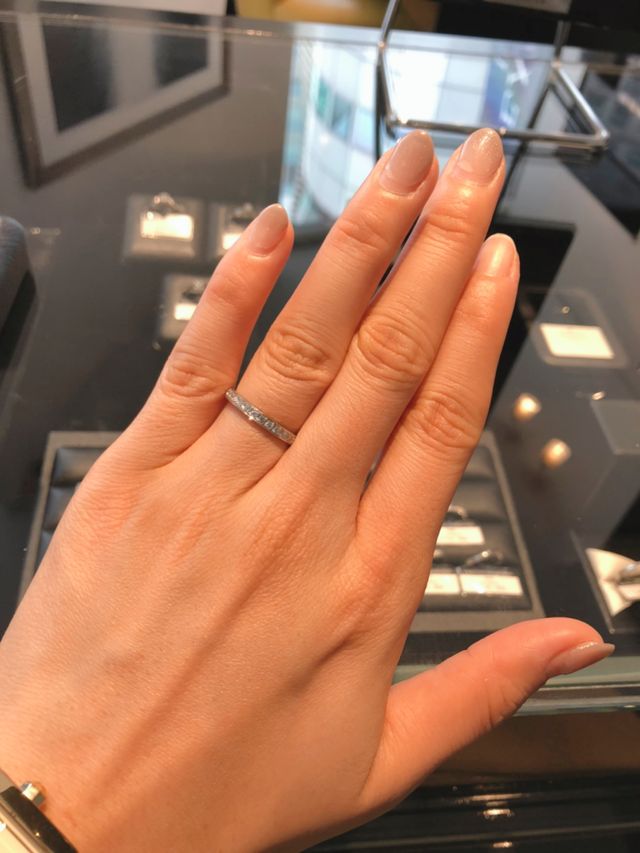 全体にダイヤモンドが輝くマリッジリング