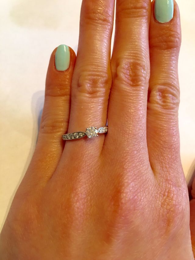 華奢なデザインでありながらも存在感のあるリングです。