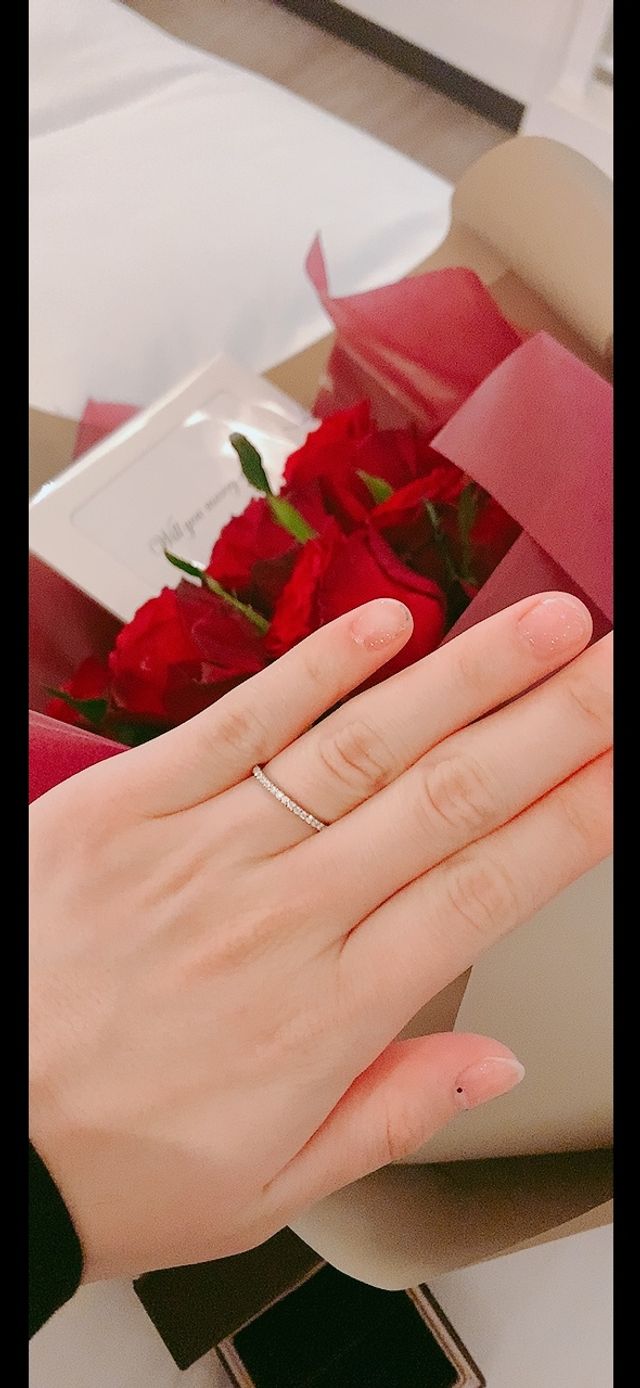 プロポーズで薔薇の花束と一緒にもらいました。