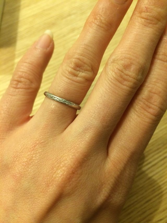 小さなダイヤが7つ付いてます