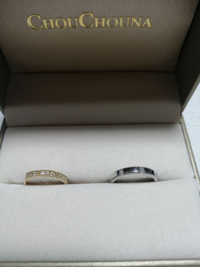 シュシュナというブランドの結婚指輪です。