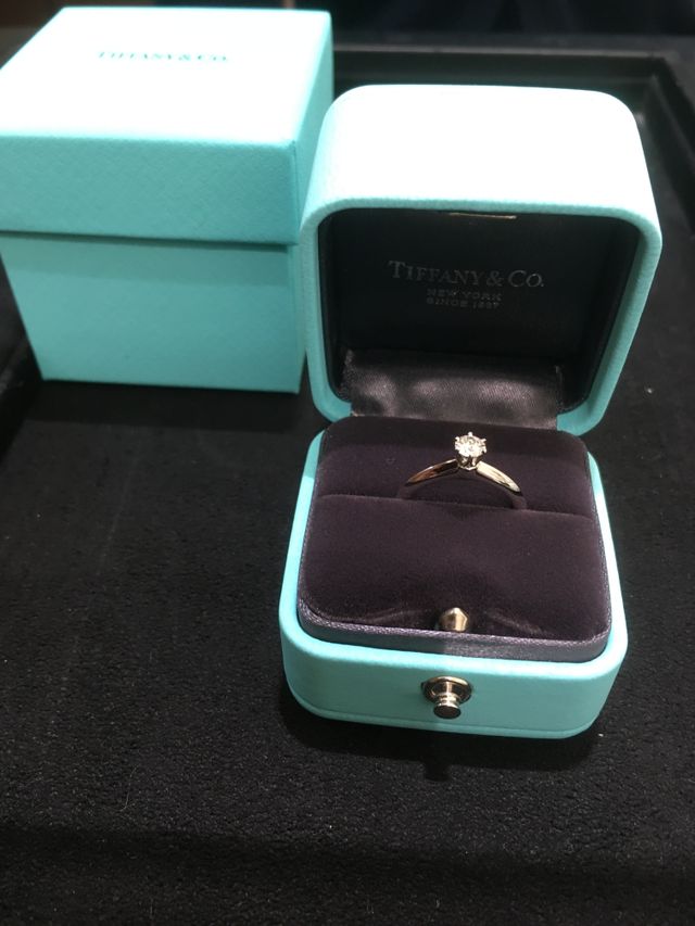 箱に入った婚約指輪を見たときに、買ったよかったと思いました。