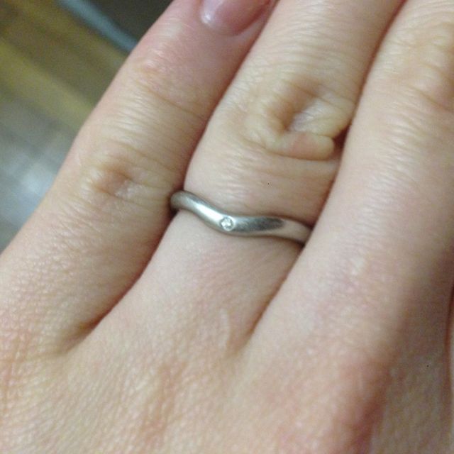 小さなダイヤがついています。