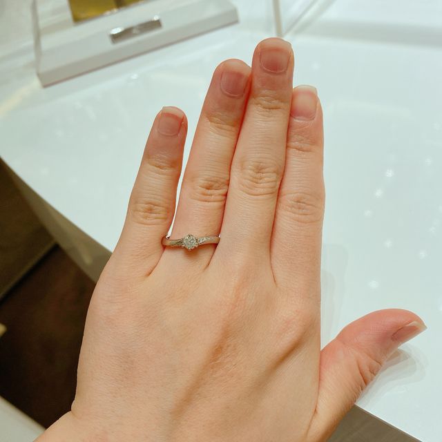 0.210ctです。10号試着です。