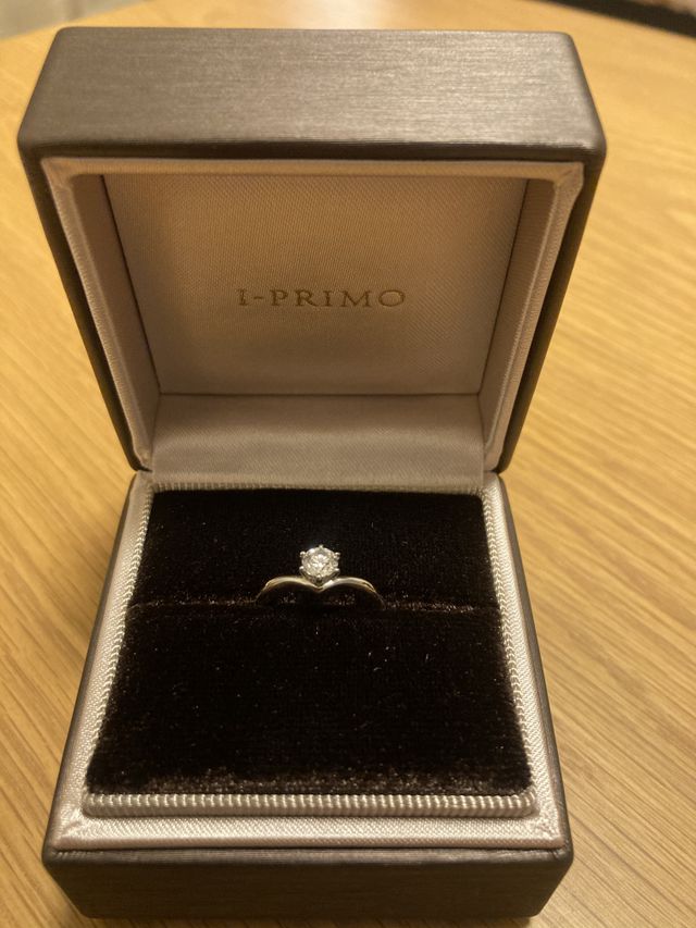 婚約指輪です。