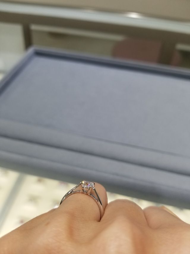 1枚目のリングを横から撮った写真です