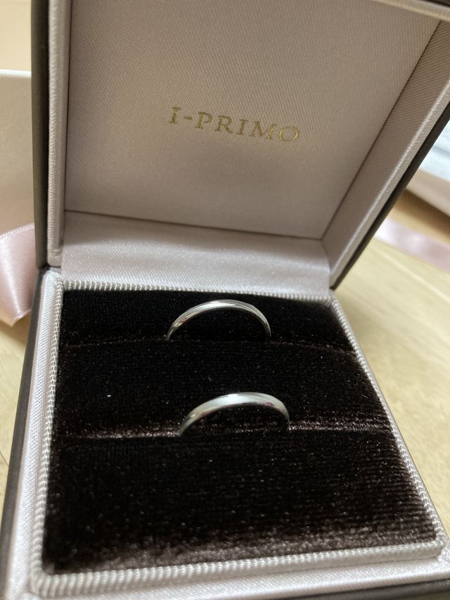 結婚指輪です。受け取りの際のボックスのままです。