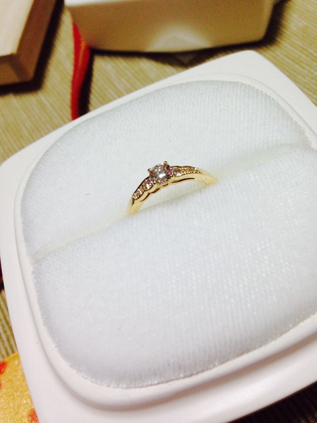 婚約指輪です