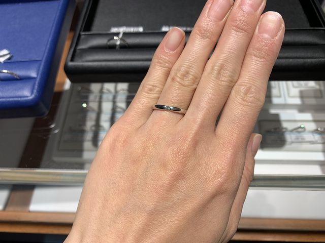 ダイヤが横からも見える他にないデザインで一目惚れでした！