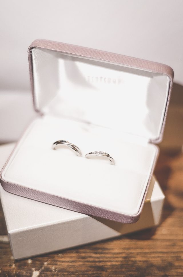 ボックスに入ったまま、お洒落な感じで撮影してみました。