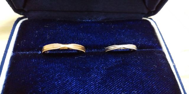 デザインは同じで素材違いのペアリングです。