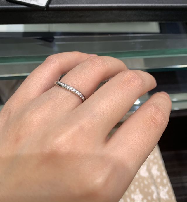 着用時です。ウェーブタイプは指のラインが綺麗に見えます