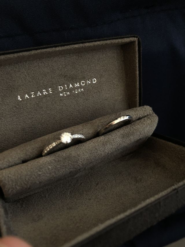 婚約指輪と結婚指輪です。