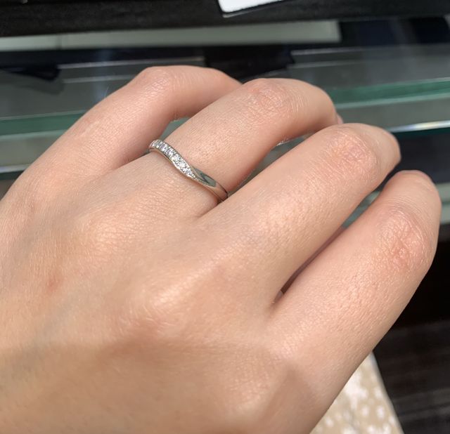 着用時です。指が長く見えます