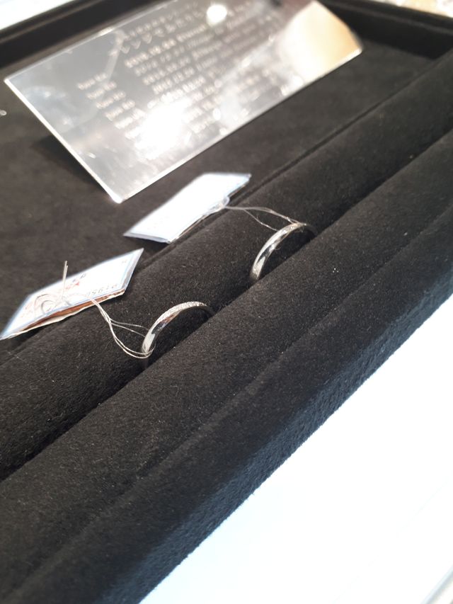 ワンポイントのあるプラチナ製の指輪でした。