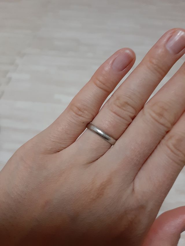 丸みを帯びていて普段使いもしやすい指輪です。