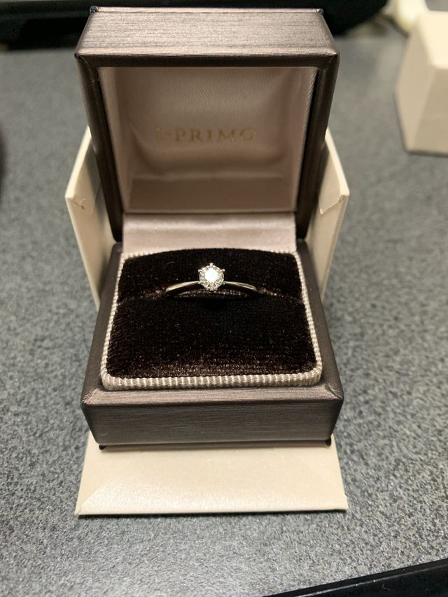 ダイヤモンドの品質がとても良く輝いています。