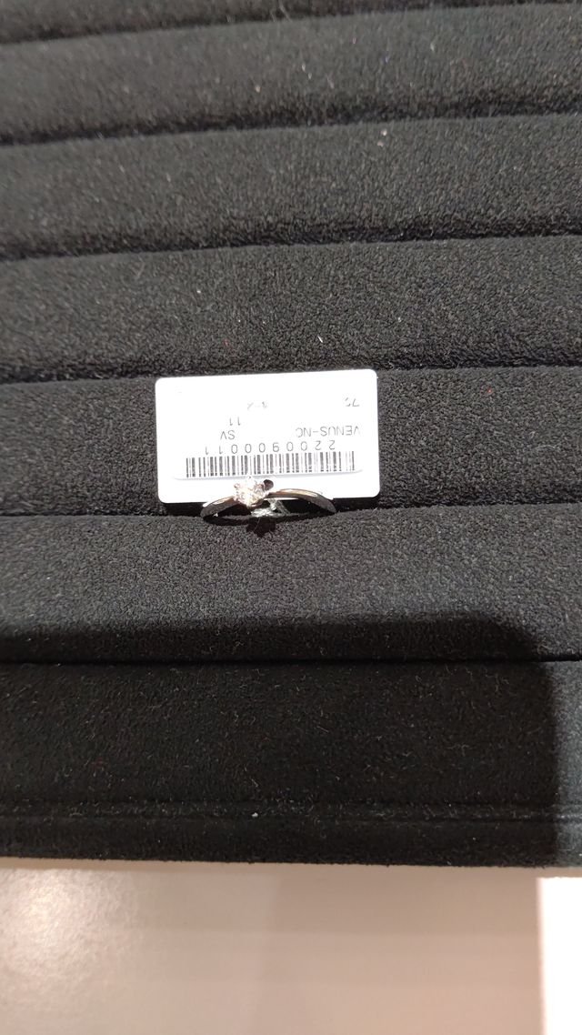 婚約指輪を購入させていただきました