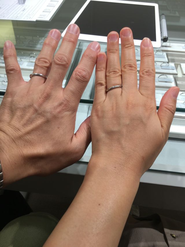 お互い惹かれた点は、指輪の付け心地の良さとキラキラ感。