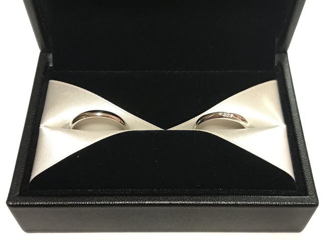 右がリュミエトゥールフィーヌ。新郎はシンプルなものに。