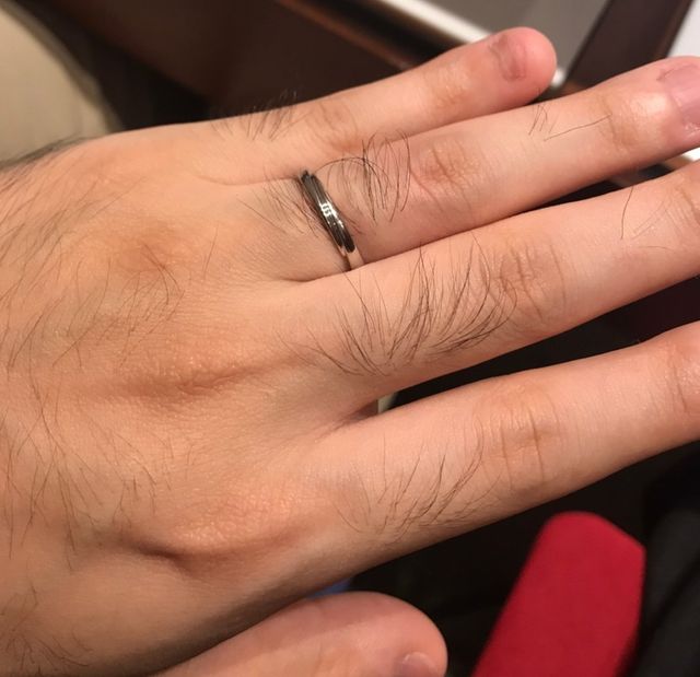 男性：女性のダイヤなしバージョンです