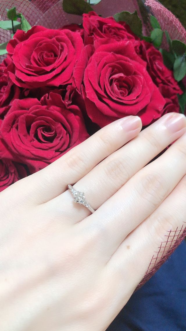 派手すぎず、上品につけられるデザインで気に入りました。