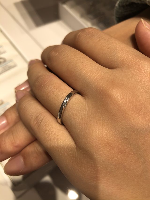 大変、付けやすい指輪になっている。

