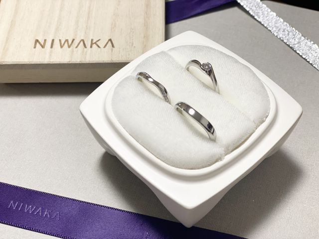 暁(婚約指輪)と茜雲(結婚指輪)のセットリングです。