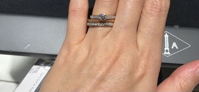 真ん中のピンクゴールドのペルレがいいアクセント。