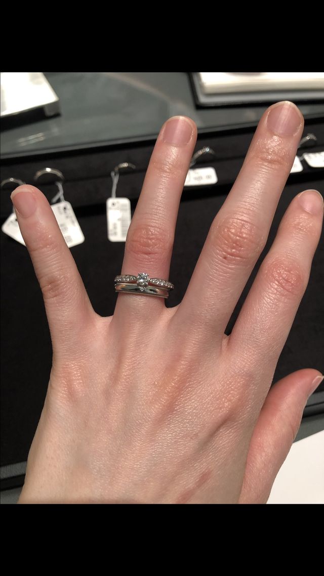 着用の指輪を購入しました。結婚指輪は下、婚約指輪は上です。