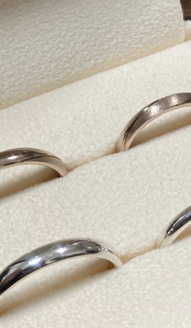 妻とは加工部分を反対にし、マットな部分は別加工に。