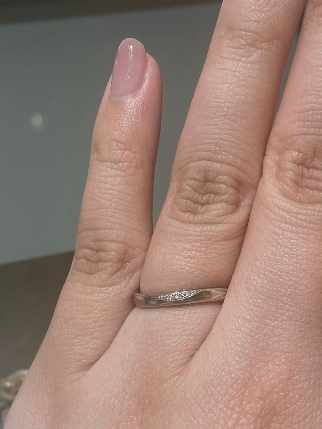 恋風という結婚指輪です。
可愛らしい木目がお洒落です。