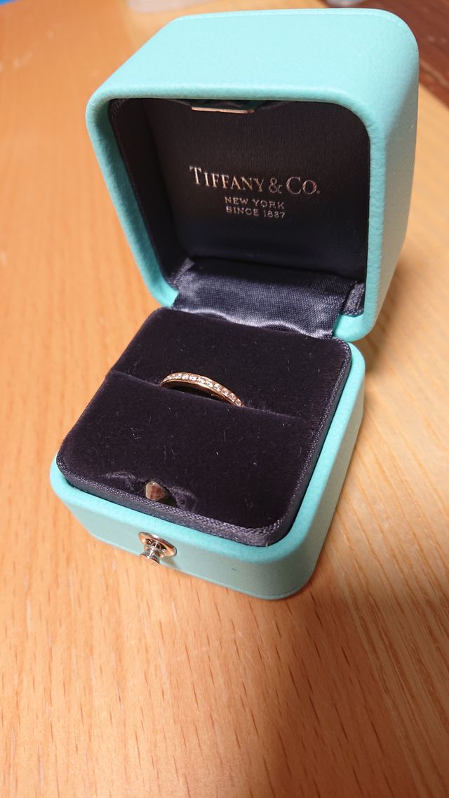 Tiffanyの箱に文字も刻印できるとは知らなかったです。