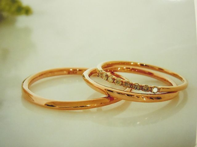 ペアリングと同じ色のダイヤのリングを合わせてセットにしました