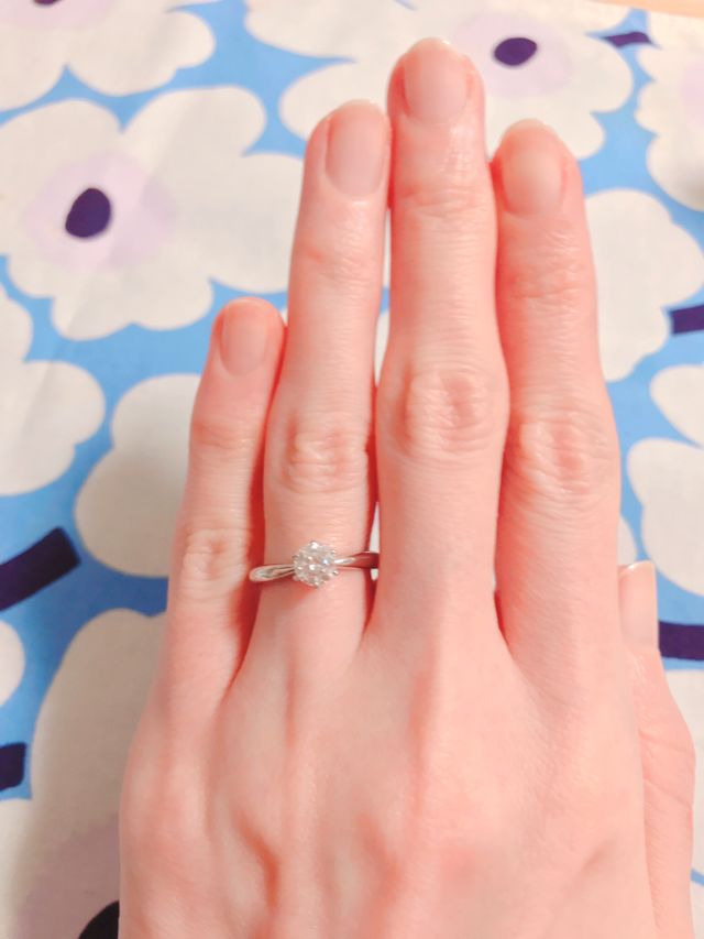 シンプルなので結婚指輪と重ねて使えます