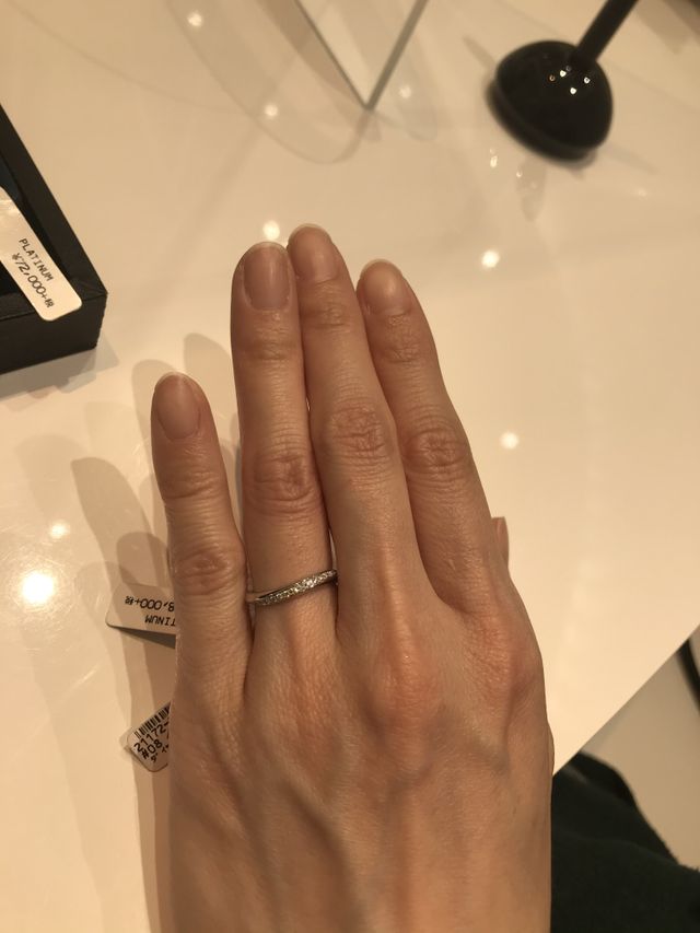 ウェーブタイプのキラキラしたプラチナリングです