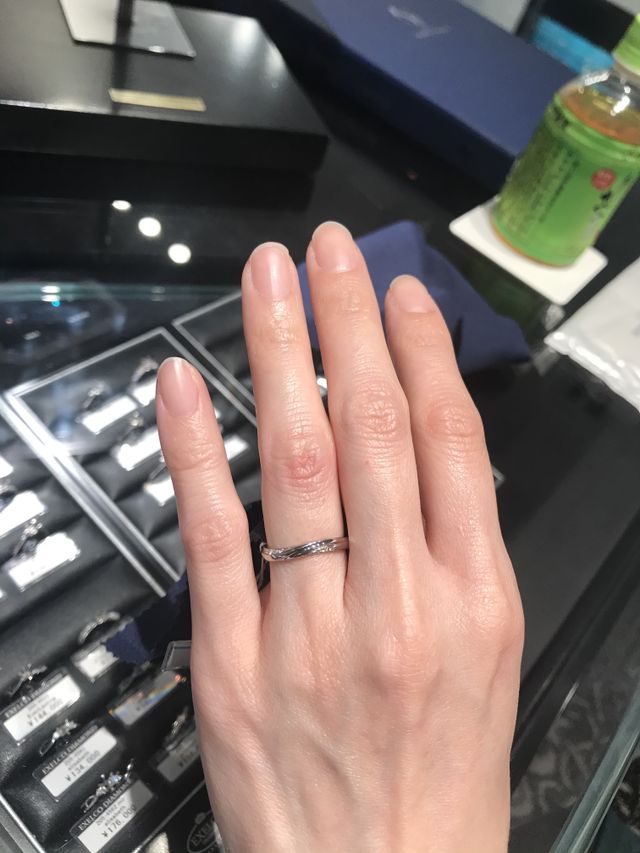 ウェーブタイプのプラチナリングです。