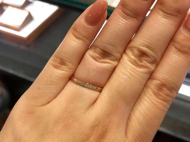 室内でみた場合のリングです。デザイン・輝きはこんな感じです！