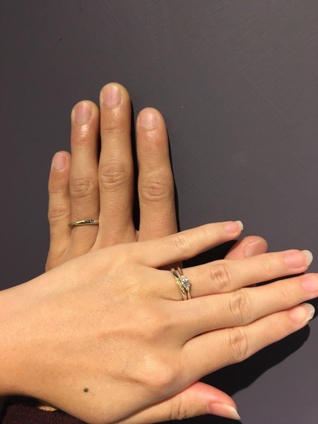 結婚指輪受け取り時にお店の方に撮っていただきました♪♪