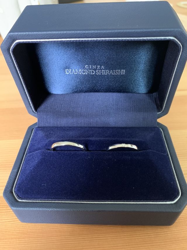 購入した指輪を特典のボックスに入れた時の写真です。