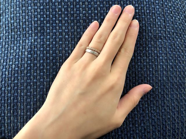 婚約指輪との重ね付け